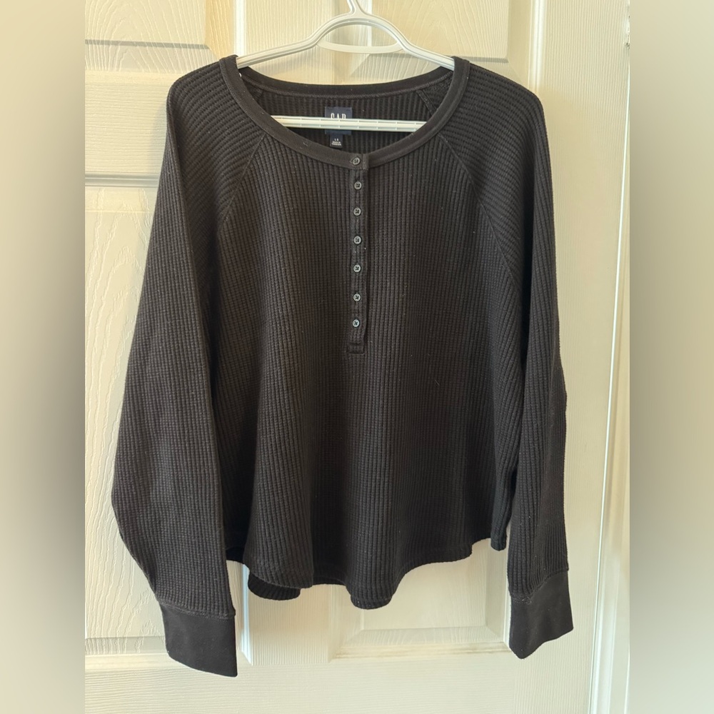GAP Women’s Black Crew Neck Sweater